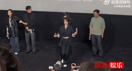 ”拿下代言网友：好歹毒的商战！AG真人平台黄子韬靠“黑眼圈(图8)