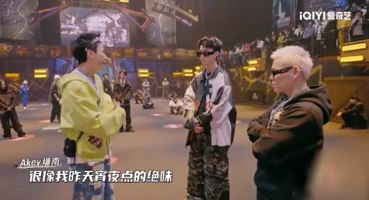 ”拿下代言网友：好歹毒的商战！AG真人平台黄子韬靠“黑眼圈(图19)